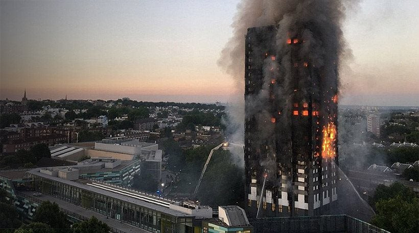 Νωπά τα σημάδια από τον πύρινο εφιάλτη στον πύργο Γκρενφελ: «Η ψυχή μου είναι κάπου σε αυτό το κτίριο, μαζί τους» (βίντεο)